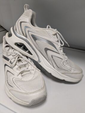 Skechers Street Style White & Silver Womens Athletic Shoes